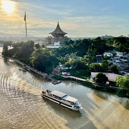 Kuching City Center Riverbank Suites With Marvelous River View Екстериор снимка