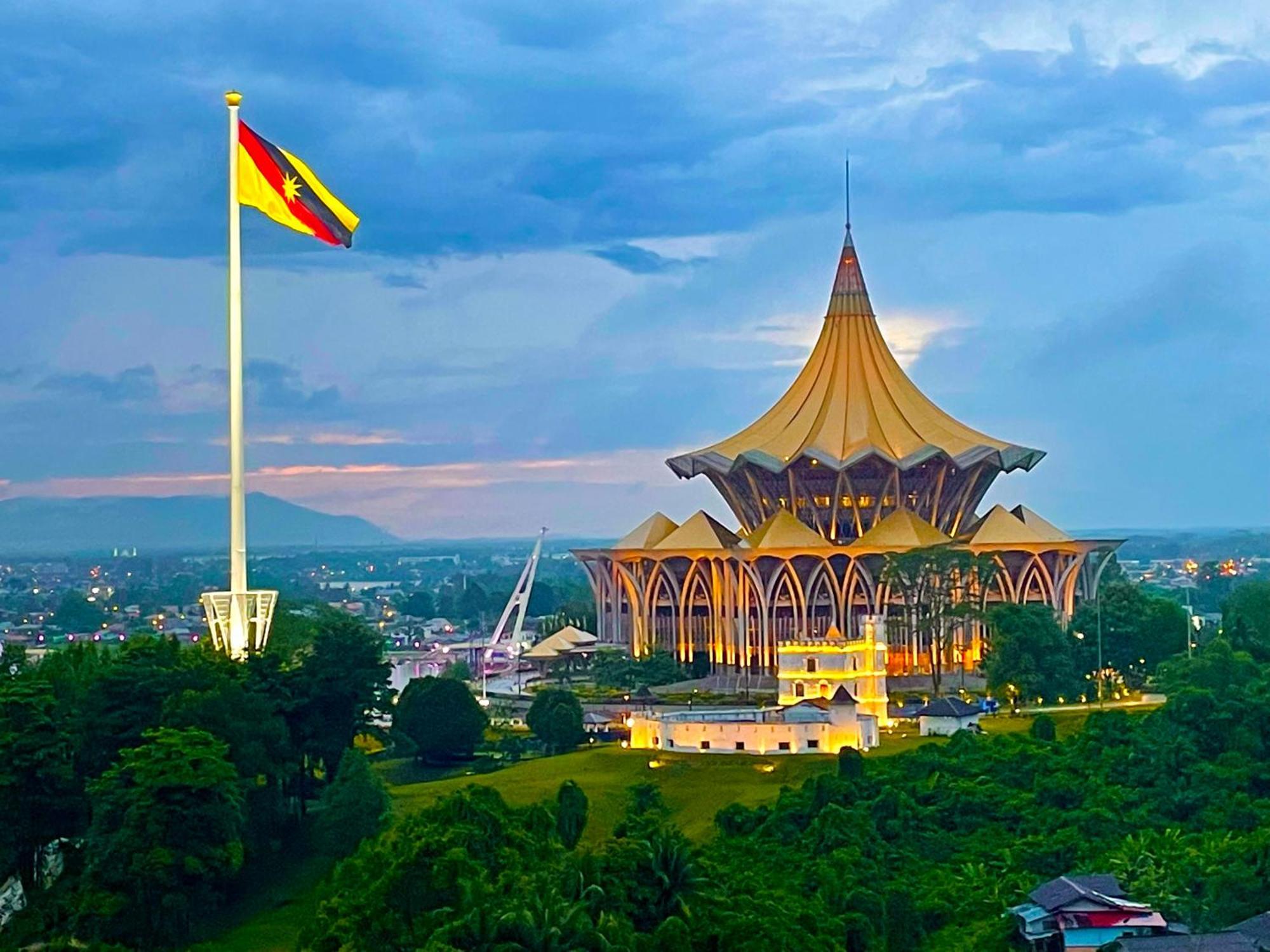 Kuching City Center Riverbank Suites With Marvelous River View Екстериор снимка