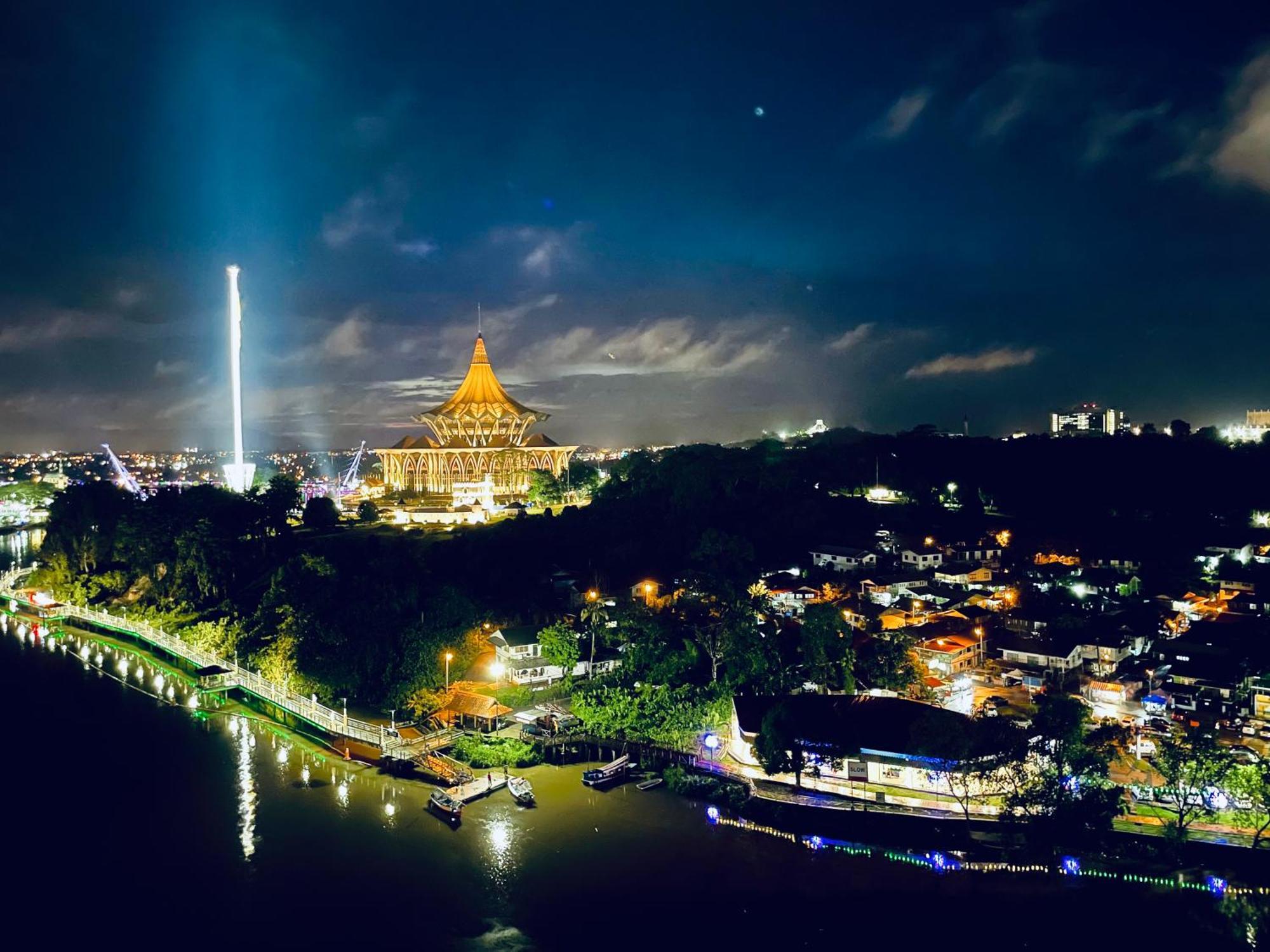 Kuching City Center Riverbank Suites With Marvelous River View Екстериор снимка