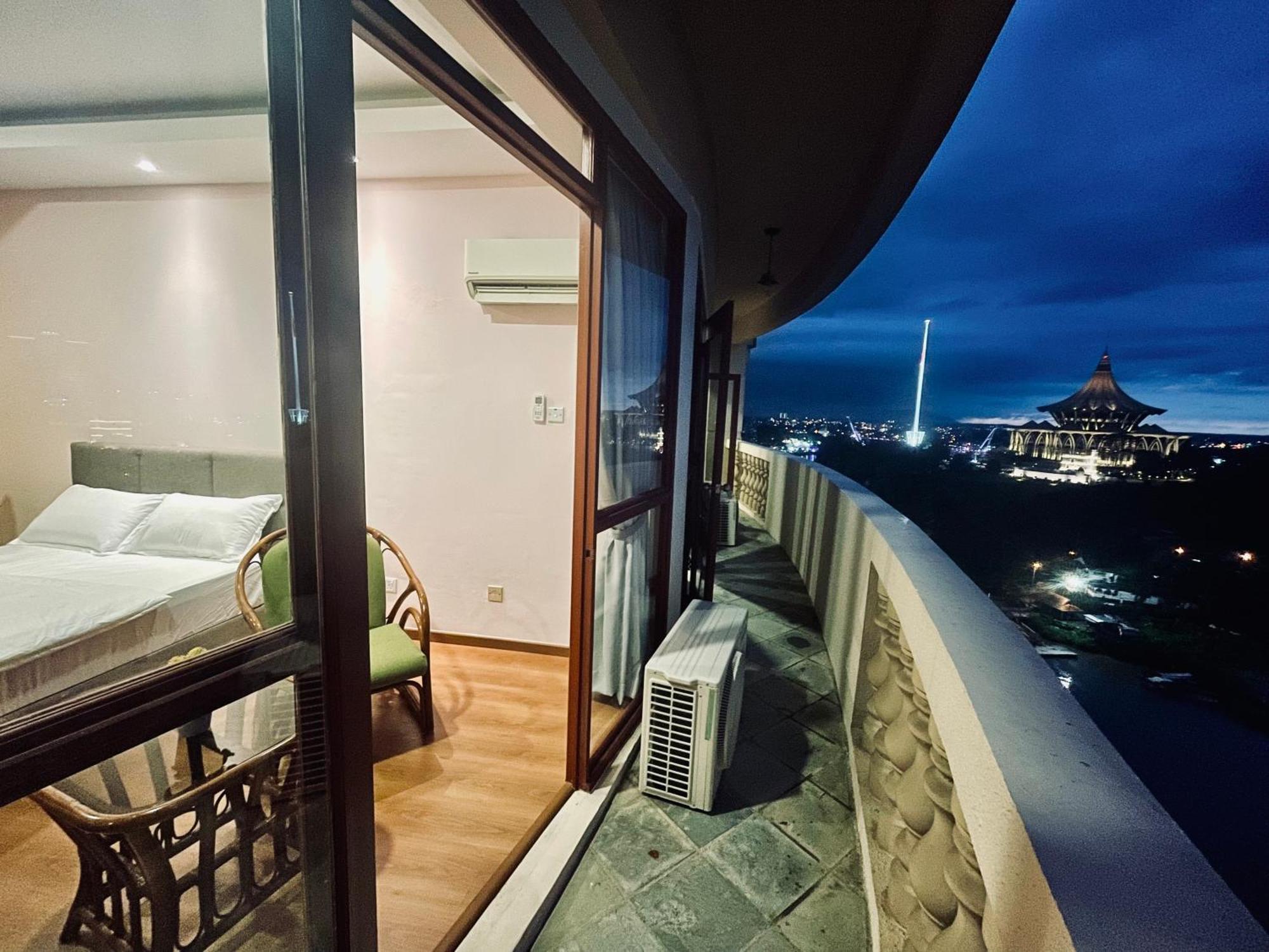 Kuching City Center Riverbank Suites With Marvelous River View Екстериор снимка