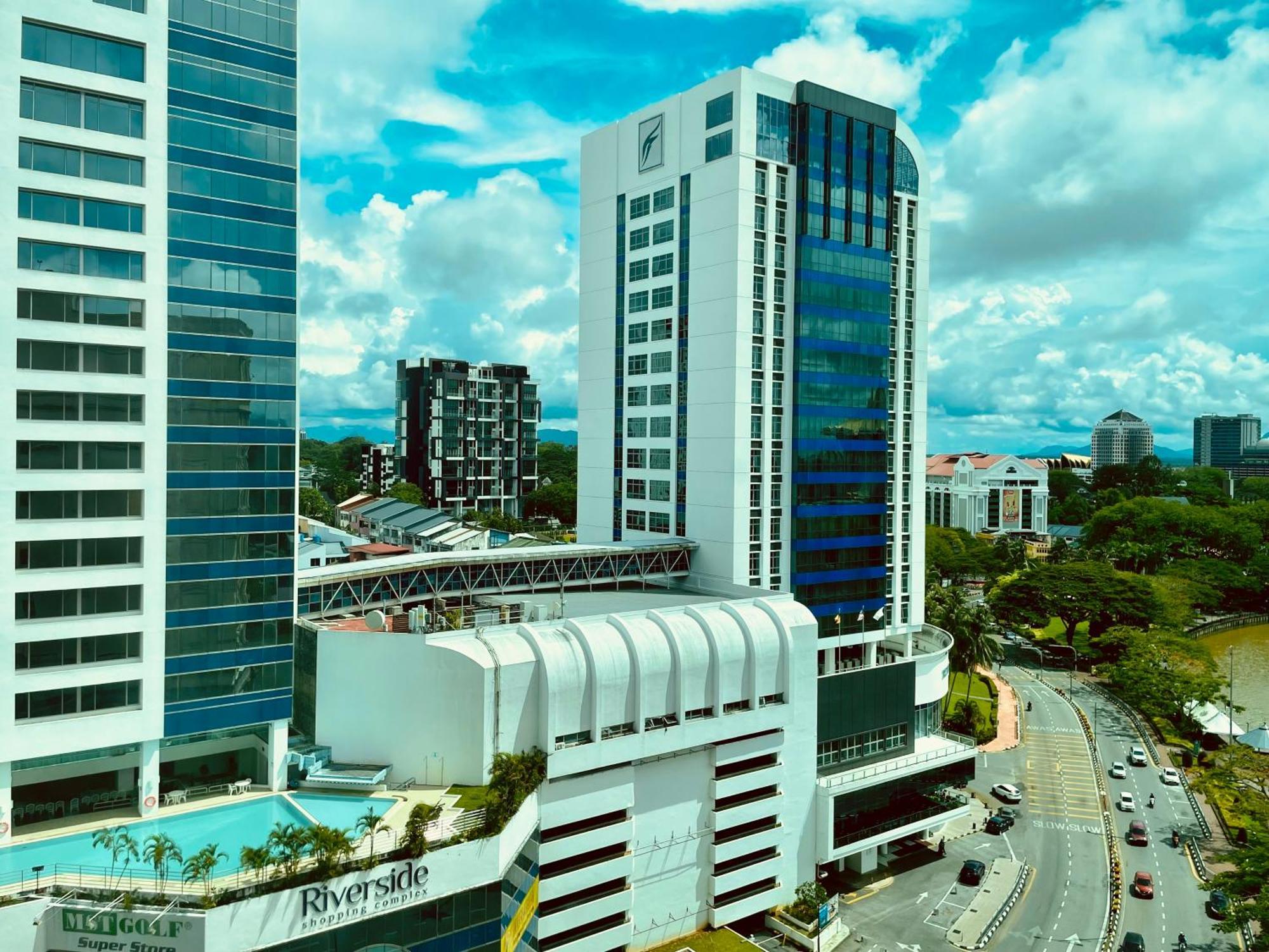 Kuching City Center Riverbank Suites With Marvelous River View Екстериор снимка
