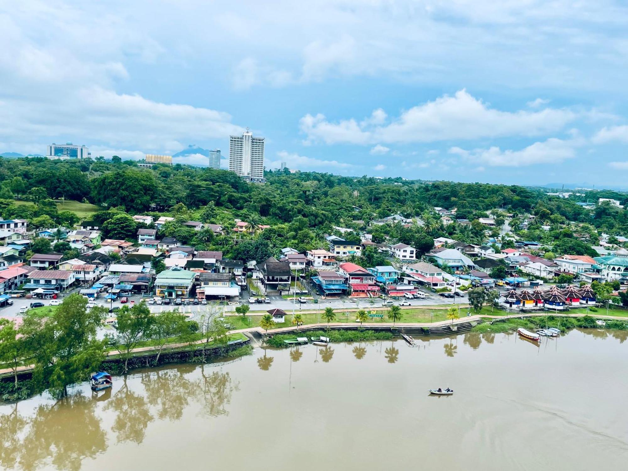 Kuching City Center Riverbank Suites With Marvelous River View Екстериор снимка