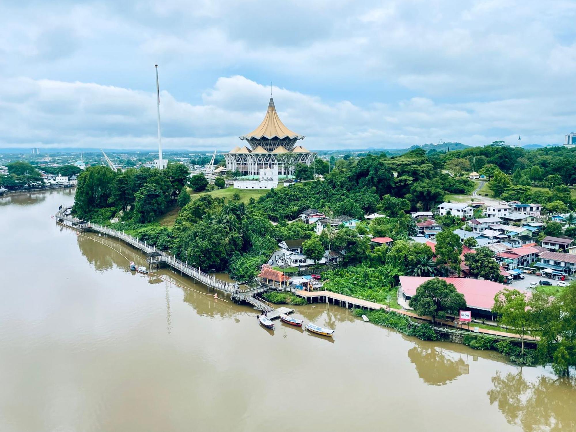 Kuching City Center Riverbank Suites With Marvelous River View Екстериор снимка