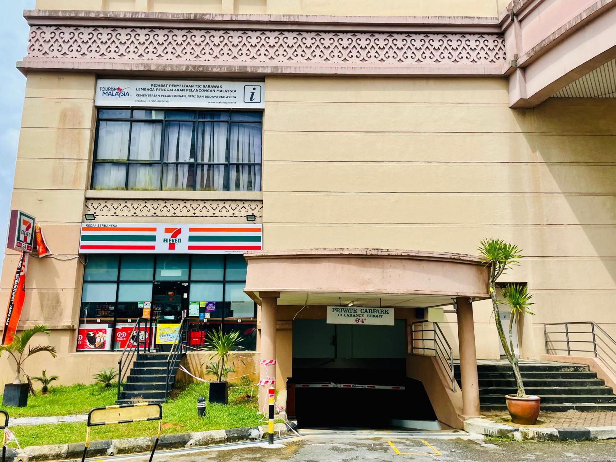 Kuching City Center Riverbank Suites With Marvelous River View Екстериор снимка