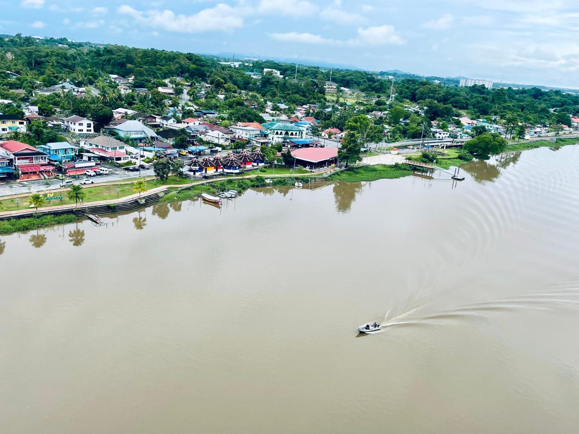 Kuching City Center Riverbank Suites With Marvelous River View Екстериор снимка